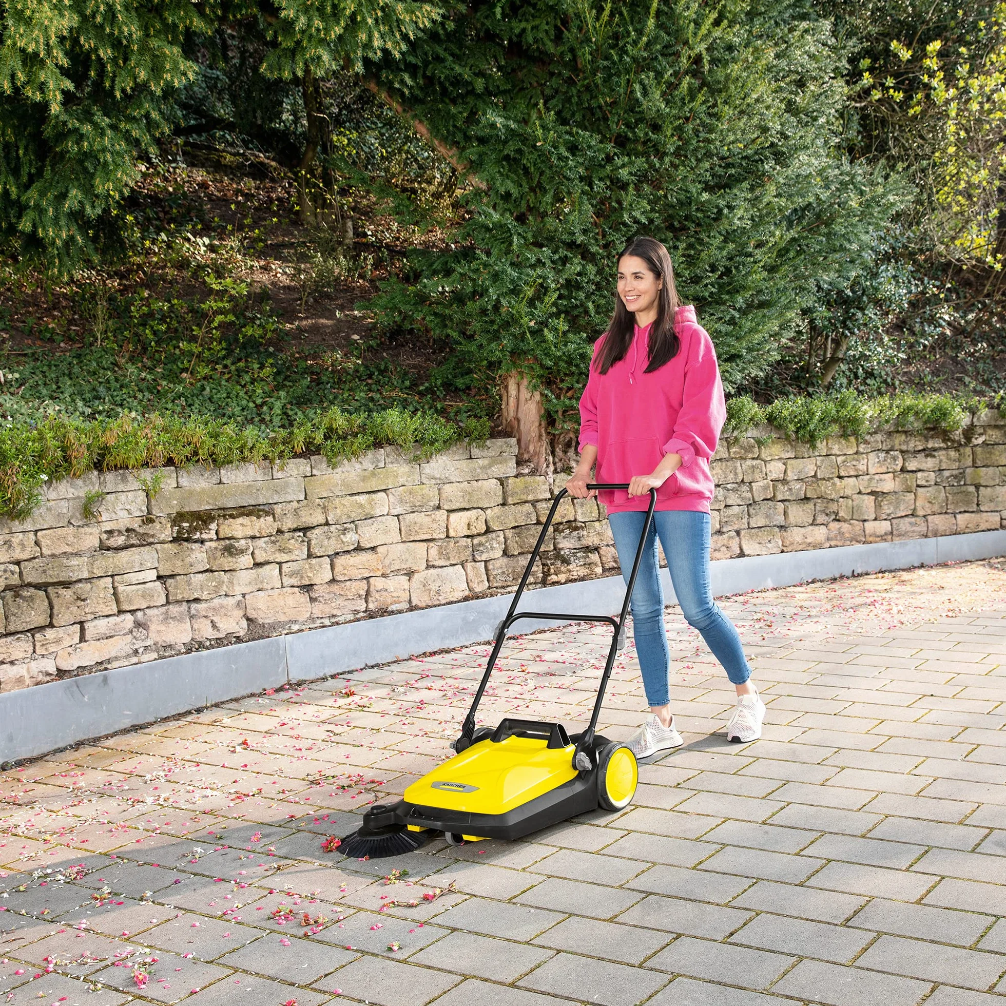 Kärcher Kehrmaschine S 4 (Flächenleistung: 1800 m²/h, 1 Seitenbesen, Kehrbehälter: 20 l, Arbeitsbreite: 510 mm, platzsparende Verstauung, höhenverstellbarer Schubbügel, selbststehender)