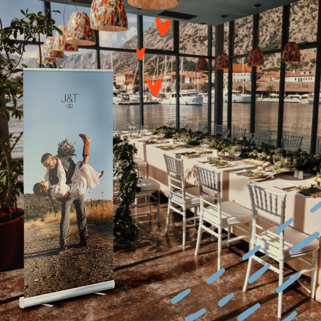 Personalisiertes Roll-up | Werbebanner mit eingeschlossener Bedruckung von 120x200 cm | Mattes Polypropylenvinyl mit schwarzer Struktur + Transporttasche