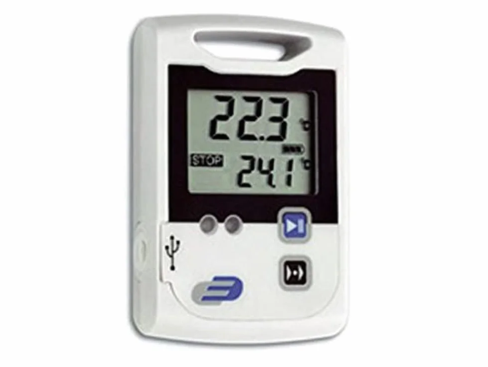 TFA Dostmann Datenlogger für Temperatur LOG100, 31.1039, zur Temperaturüberwachung, 60.000 Datensätze speicherbar, USB-Schnittstelle, weiß, L 60 x B 21 x H 89 mm