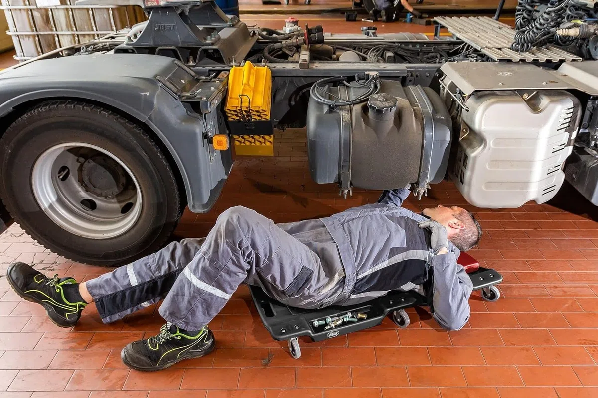 ViGOR Montage-Rollbrett V6973, belastbar bis 150 Kg, gepolstertes Kopfteil, seitliche Ablagefächer für Schrauben oder andere Kleinteile, optimiertes und erleichtertes Arbeiten unter dem KFZ