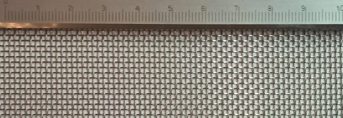 Edelstahl Drahtgewebe mit 1,25mm Maschenweite, 0,4mm Drahtstärke. 2m x 1m